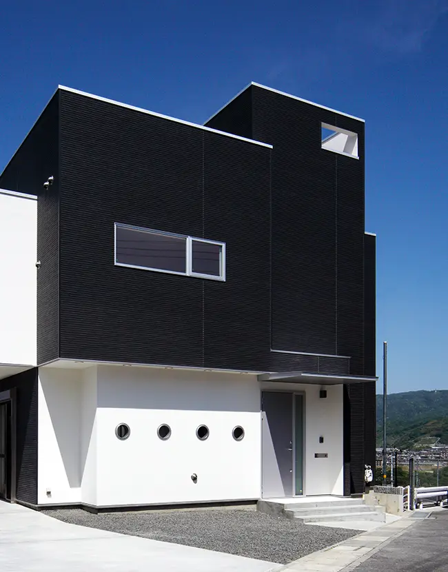 八幡橋本から一望できる家